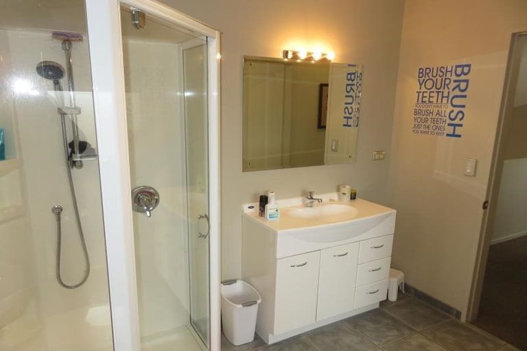 Photo of property in 71 Amesbury Drive, Churton Park, Wellington, 6037