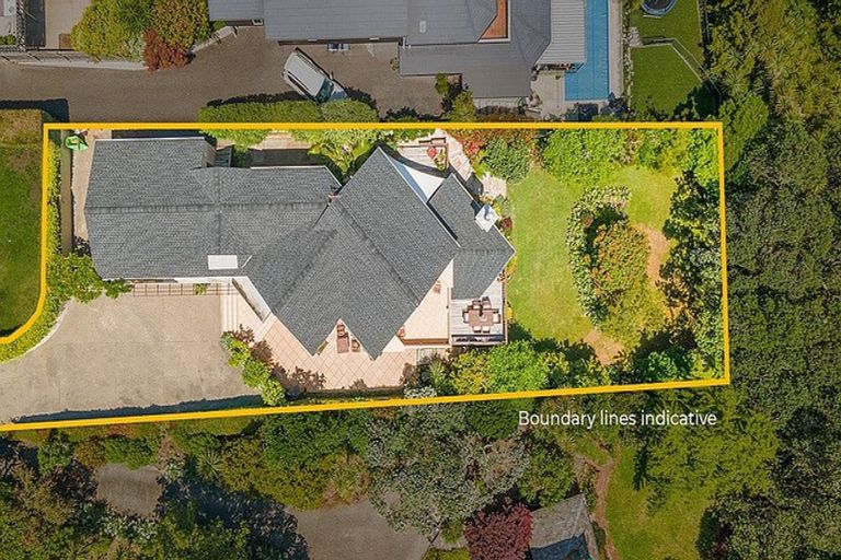 Photo of property in 1/142 Aberdeen Road, Campbells Bay, Auckland, 0620
