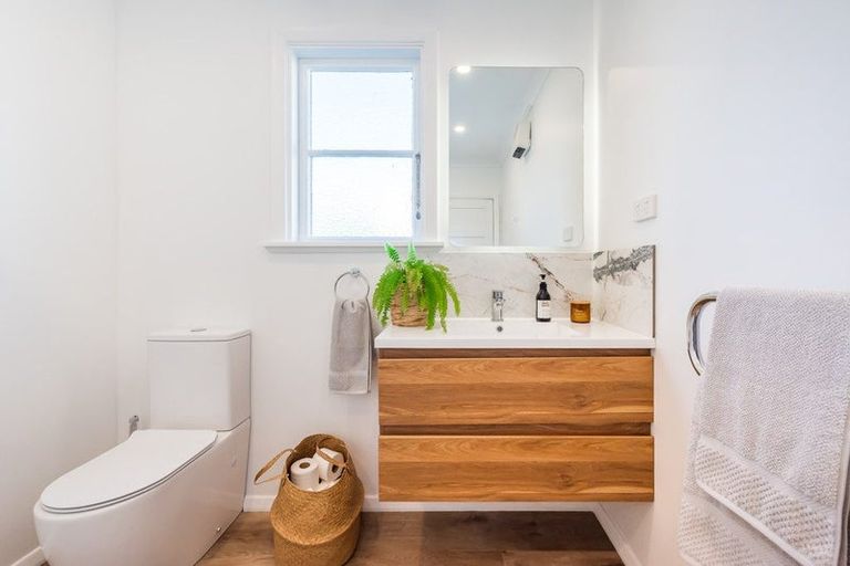 Photo of property in 118 Seaview Road, Paraparaumu Beach, Paraparaumu, 5032