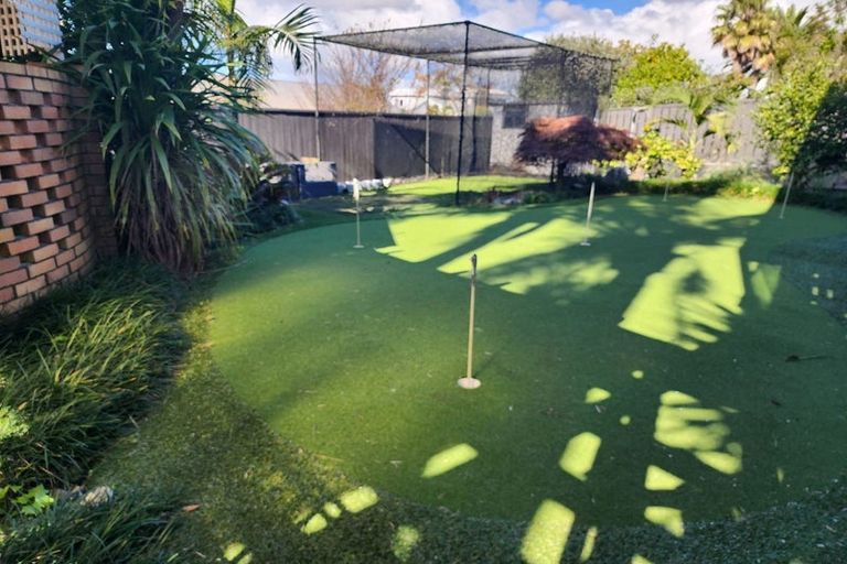 Photo of property in 102 Wiseley Road, West Harbour, Auckland, 0618