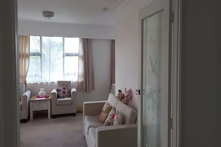 Photo of property in 10 Graham Avenue, Te Atatu Peninsula, Auckland, 0610