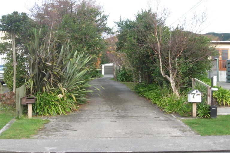 Photo of property in 7 Kaitawa Crescent, Paraparaumu, 5032
