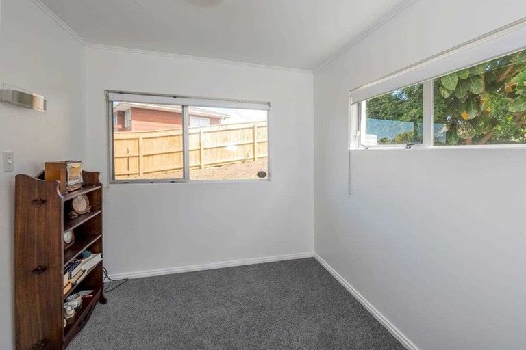 Photo of property in 1 Goldie Place, Waikanae Beach, Waikanae, 5036