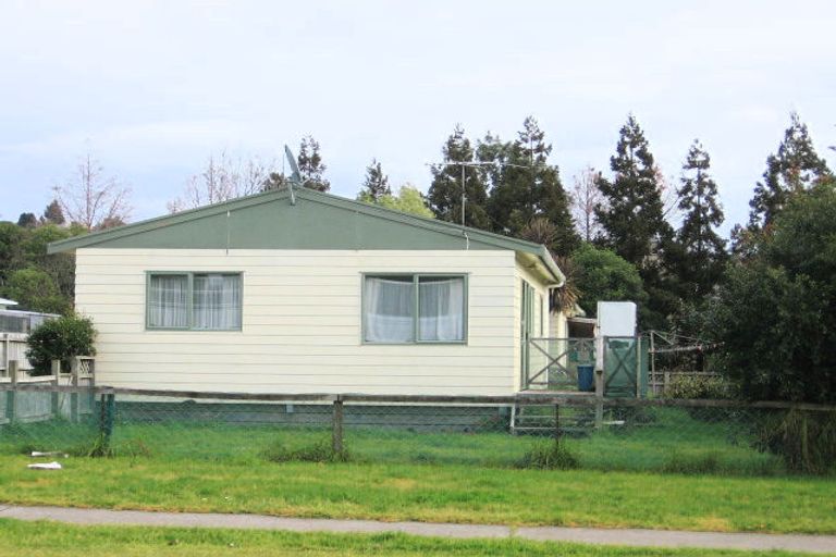Photo of property in 1/135 Awaroa Road, Helensville, 0800