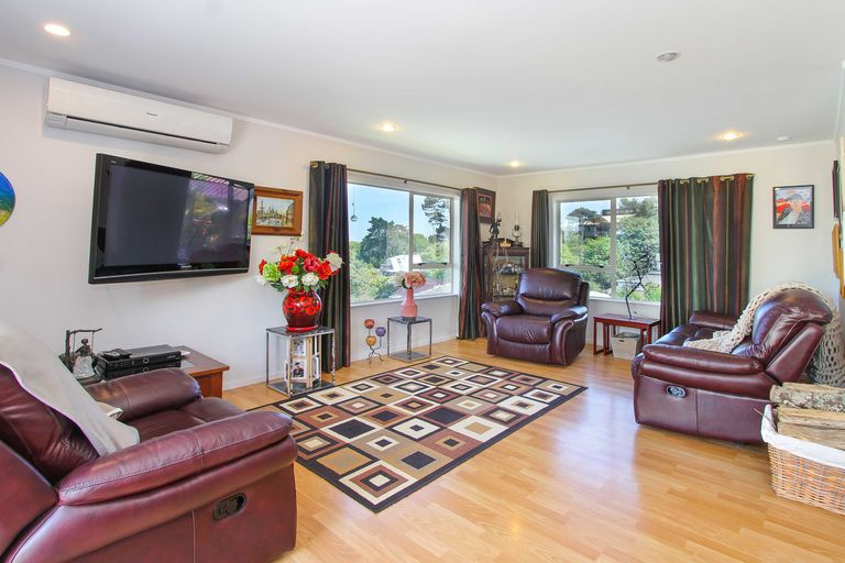 Photo of property in 272 Glamorgan Drive, Northcross, Auckland, 0630