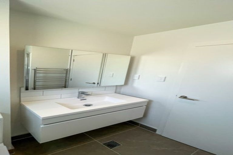 Photo of property in 19 Whanui Place, Mangere Bridge, Auckland, 2022