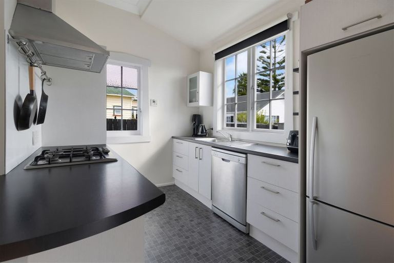 Photo of property in 5 Rewa Street, New Lynn, Auckland, 0600