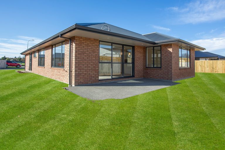 Photo of property in 7 Devon Lane, Carterton, 5713