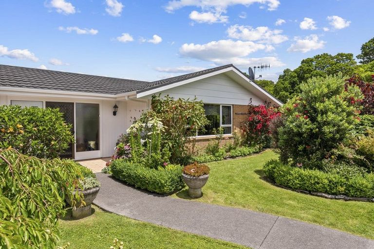Photo of property in 2 Rewarewa Crescent, Waikanae, 5036