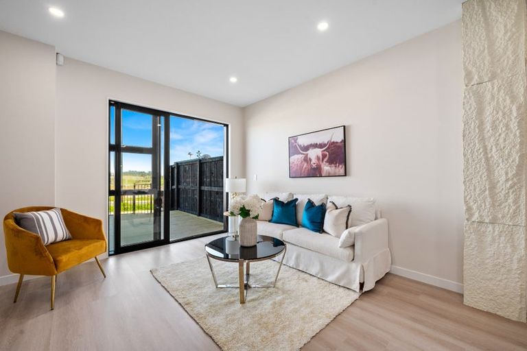 Photo of property in 5/9 Bronzewater Drive, Silverdale, 0932