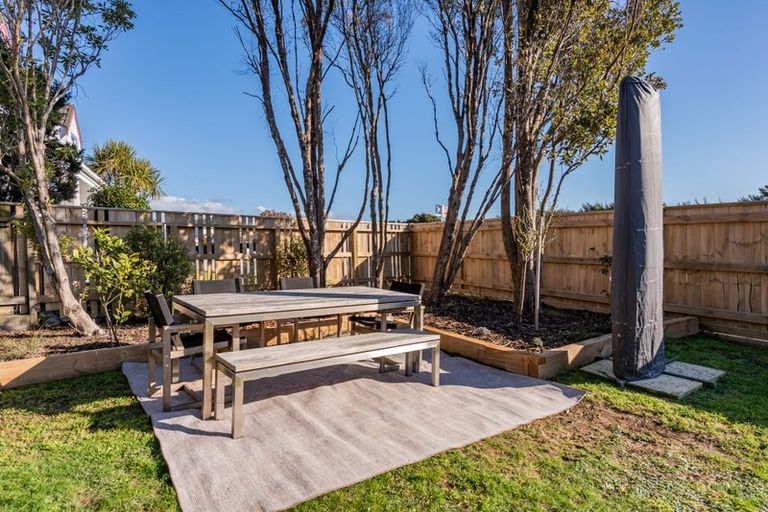 Photo of property in 33 James Cook Drive, Whitby, Porirua, 5024