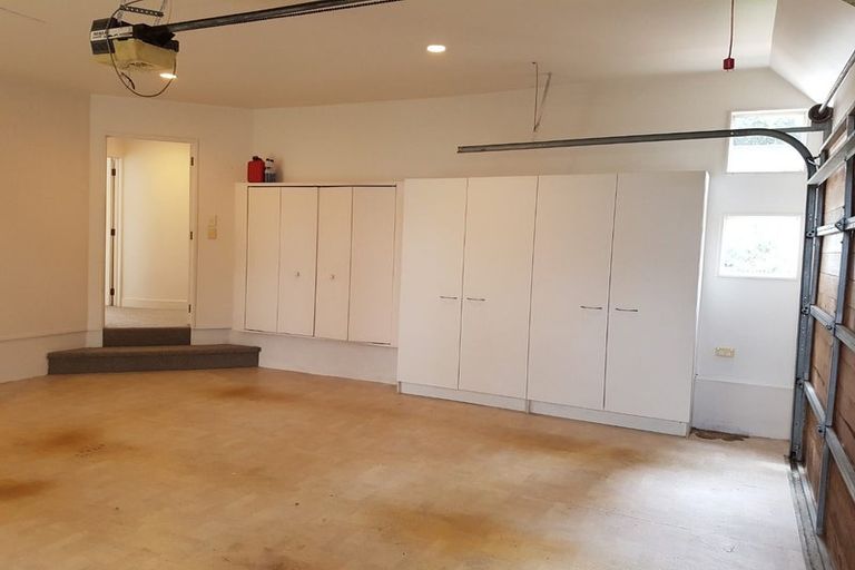 Photo of property in 2/5 Kenmure Avenue, Forrest Hill, Auckland, 0620