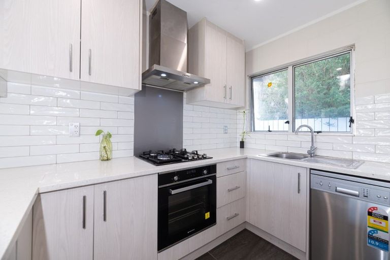 Photo of property in 3/1 Tawa Road, Te Atatu Peninsula, Auckland, 0610