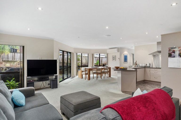 Photo of property in 60 Cabeleigh Drive, Helensville, 0800