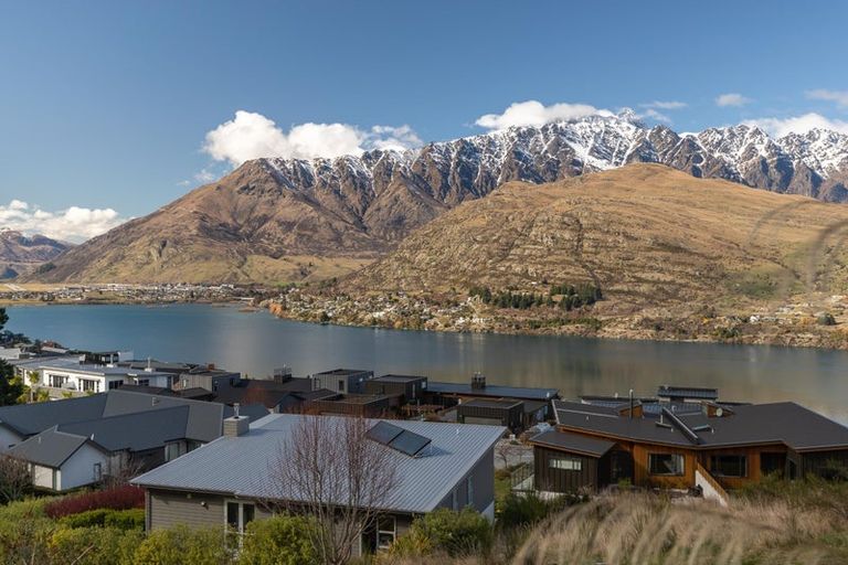 Photo of property in St Andrews Park, 12 Saint Peters Place, Queenstown, 9300