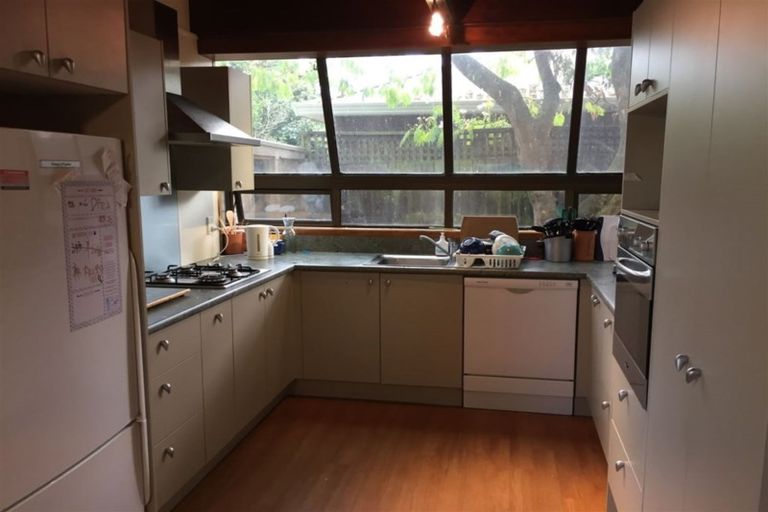 Photo of property in 5 Kingham Place, Avonhead, Christchurch, 8042