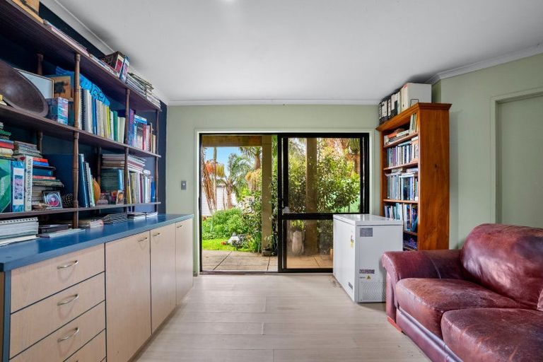Photo of property in 4 Twin Wharf Road, Herald Island, Auckland, 0618