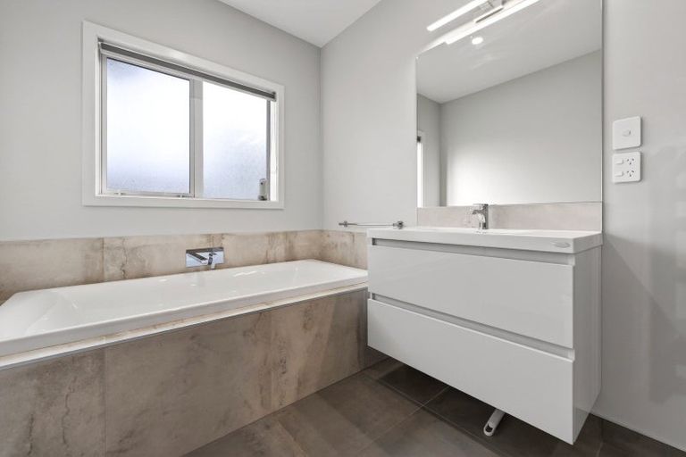 Photo of property in 3 Magnolia Lane, Kelvin Grove, Palmerston North, 4414