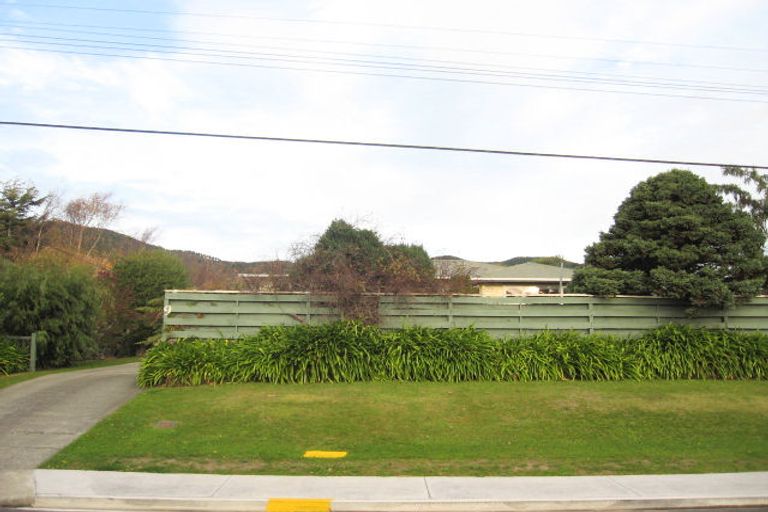 Photo of property in 9 Kaitawa Crescent, Paraparaumu, 5032
