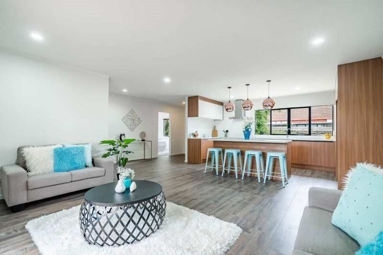 Photo of property in 8/17 Neta Grove, Henderson, Auckland, 0612