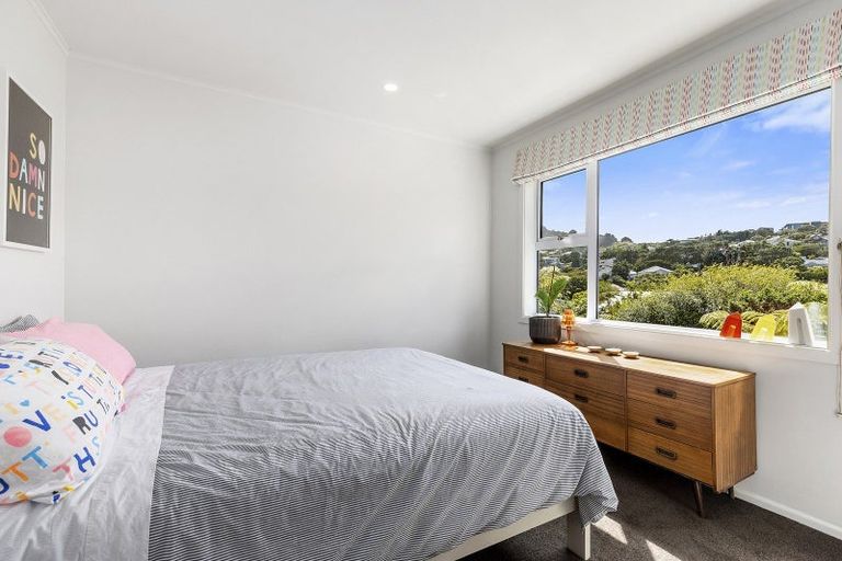 Photo of property in 69 Creswick Terrace, Northland, Wellington, 6012