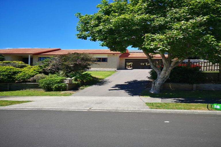 Photo of property in 1 Hidcote Place, Bethlehem, Tauranga, 3110