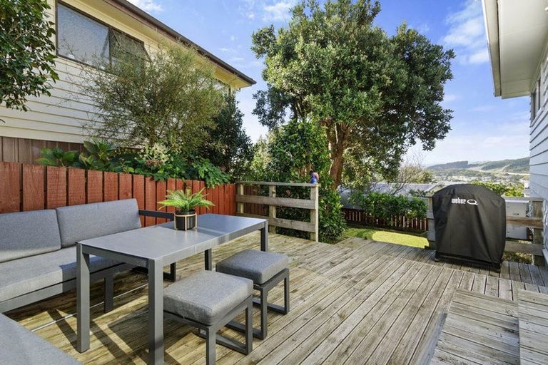 Photo of property in 4 Saint Aidans Way, Tawa, Wellington, 5028