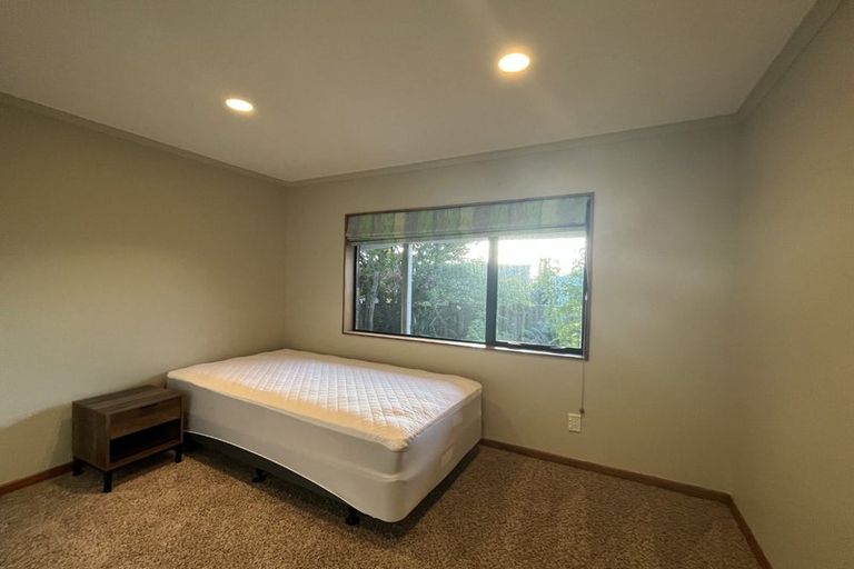 Photo of property in 15 Del Mar Place, Merrilands, New Plymouth, 4312