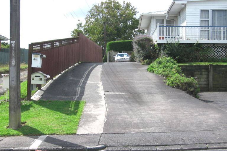 Photo of property in 2/41 Strid Road, Te Atatu South, Auckland, 0610