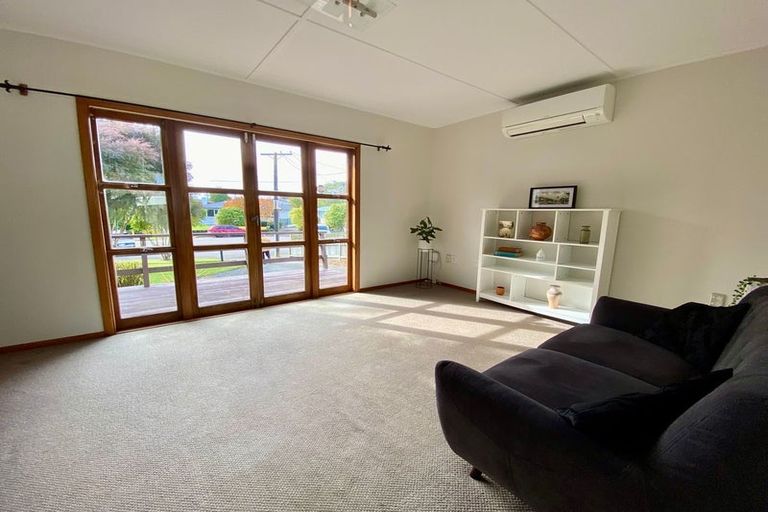 Photo of property in 6 Perth Place, Awapuni, Palmerston North, 4412