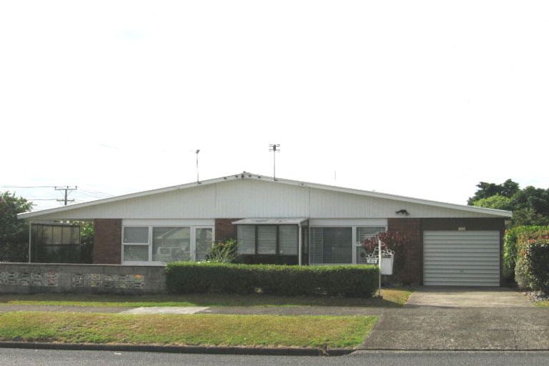 Photo of property in 71 Lynwood Road, New Lynn, Auckland, 0600