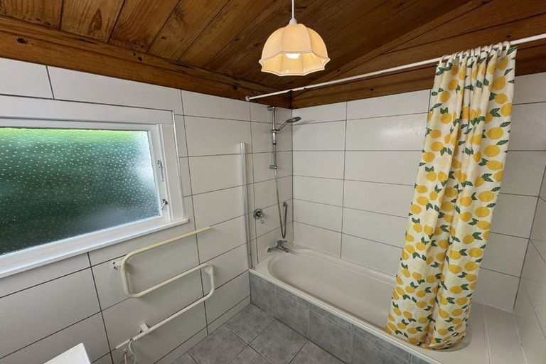 Photo of property in 9 Versailles Street, Karori, Wellington, 6012