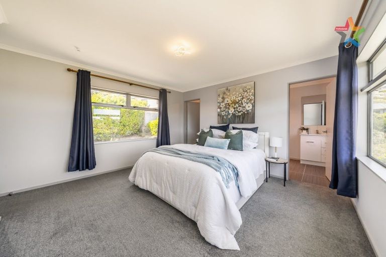 Photo of property in 18 Cresswell Place, Johnsonville, Wellington, 6037