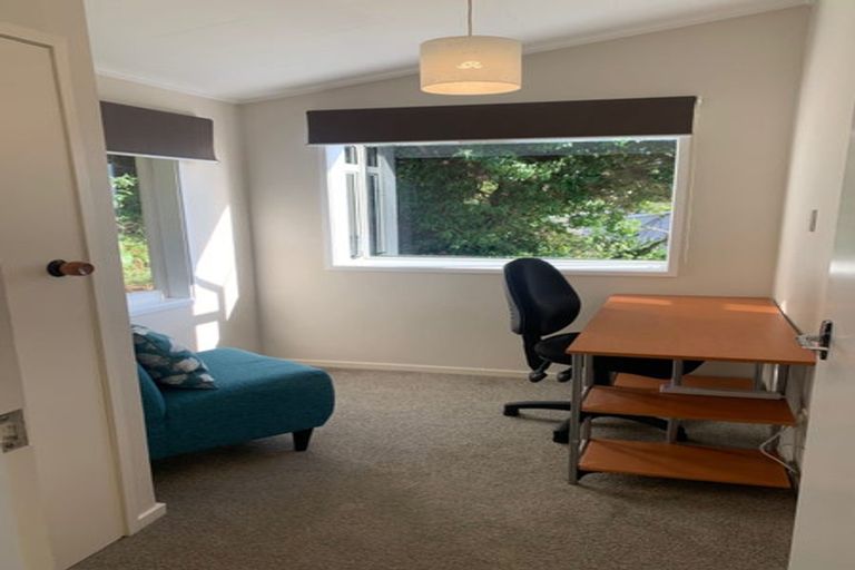 Photo of property in 14b Kahu Road, Paremata, Porirua, 5024