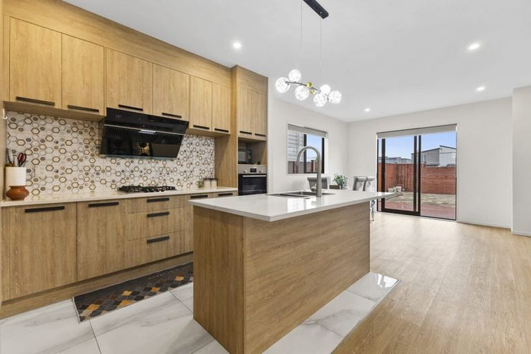 Photo of property in 25 Woven Place, Karaka, Papakura, 2113