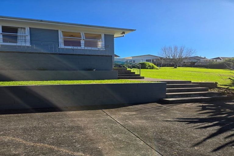 Photo of property in 40 Seabreeze Road, Narrow Neck, Auckland, 0624