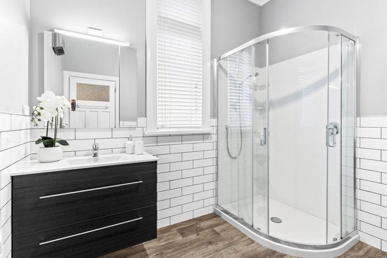 Photo of property in 241 Bay View Road, Saint Clair, Dunedin, 9012