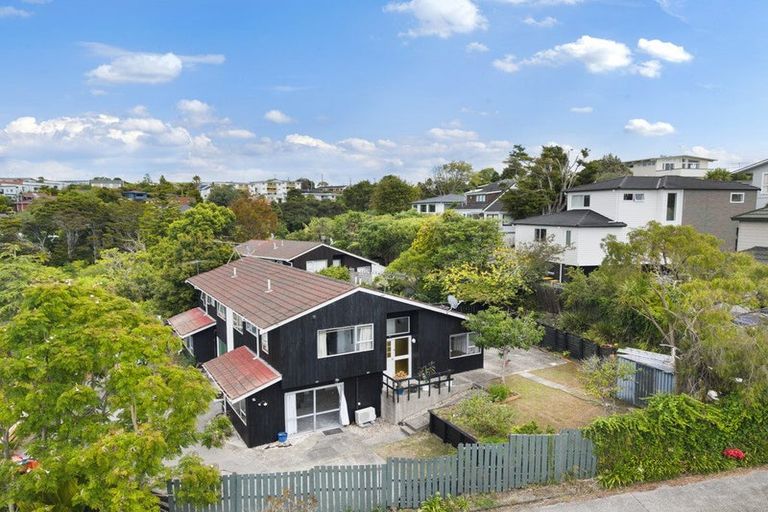 Photo of property in 2/39c Coronation Road, Hillcrest, Auckland, 0627