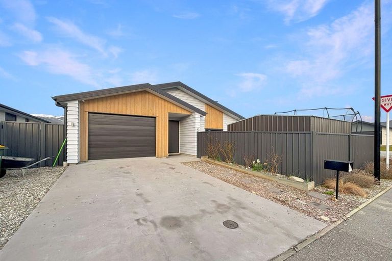 Photo of property in 16 Smitham Drive, Cromwell, 9310