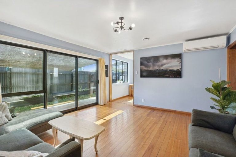 Photo of property in 2/7 Wilmot Street, Northcote, Christchurch, 8052