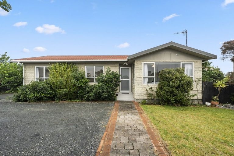 Photo of property in 2 Hadfield Place, Paraparaumu Beach, Paraparaumu, 5032