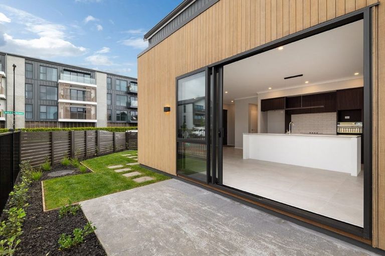 Photo of property in 92 Symes Drive, Red Beach, 0932