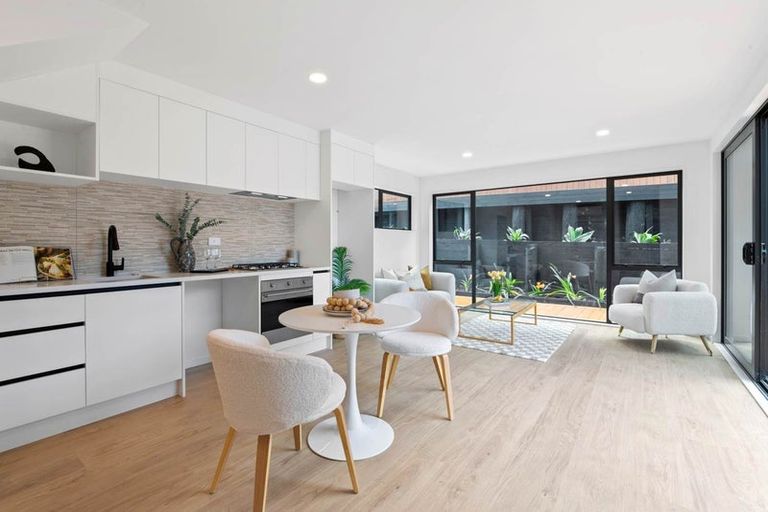 Photo of property in 82a Kittiwake Drive, Schnapper Rock, Auckland, 0632