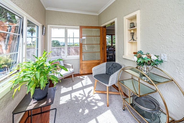 Photo of property in 2 Kent Road, Saint Johns Hill, Whanganui, 4501