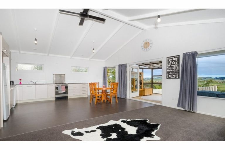 Photo of property in 69 Garfield Road, Helensville, 0800