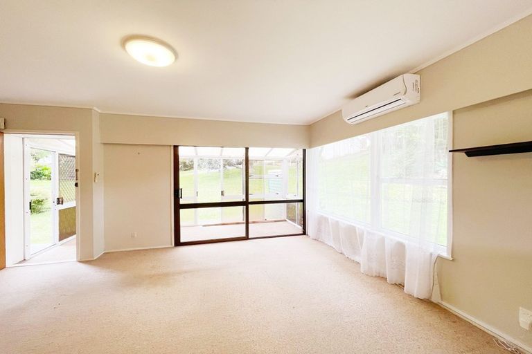 Photo of property in 2/53 Ayton Drive, Totara Vale, Auckland, 0629