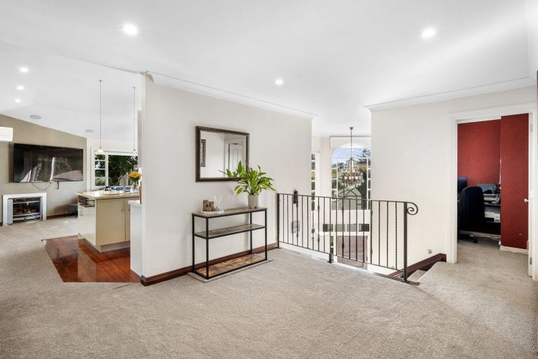 Photo of property in 8 Kerry Dell, Cockle Bay, Auckland, 2014