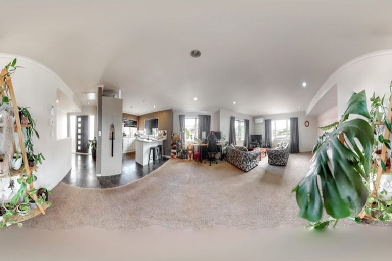 Photo of property in 57 Glanmire Road, Newlands, Wellington, 6037