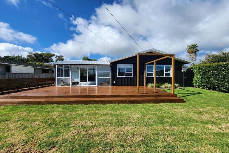 Photo of property in 8 Hussey Street, Oakura, 4314