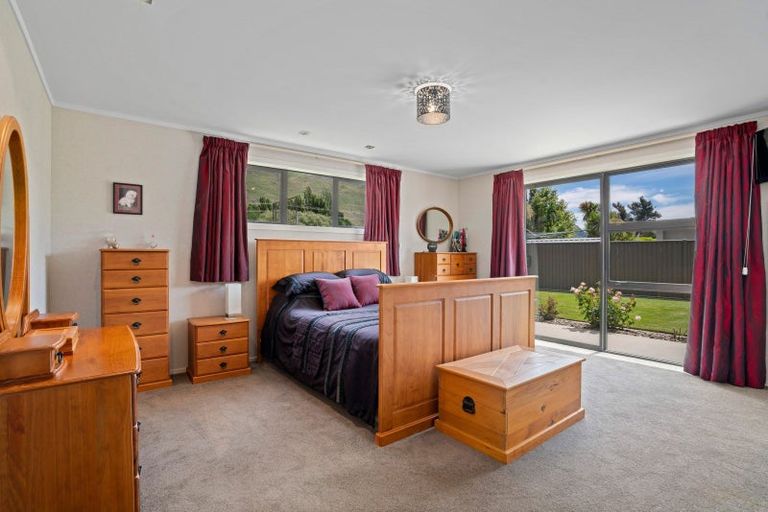 Photo of property in 48 Kelliher Drive, Wanaka, 9305